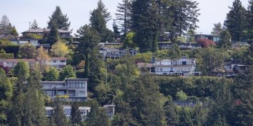 Real Estate Investing: How Rising Interest Rates Affect Property Values - Cover Image